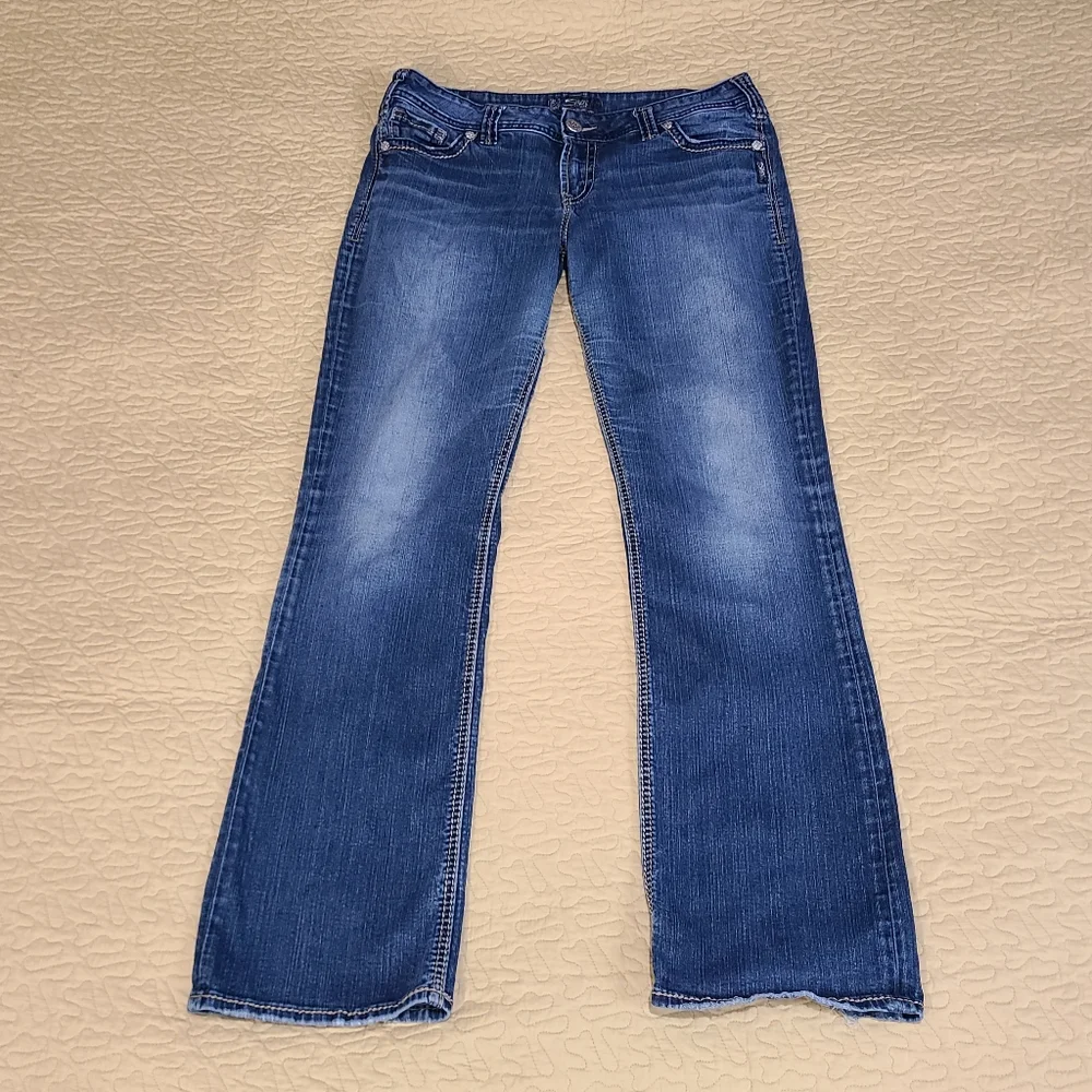 Silver Suki slim bootcut distressed jeans size 33 - Picture 2 of 10